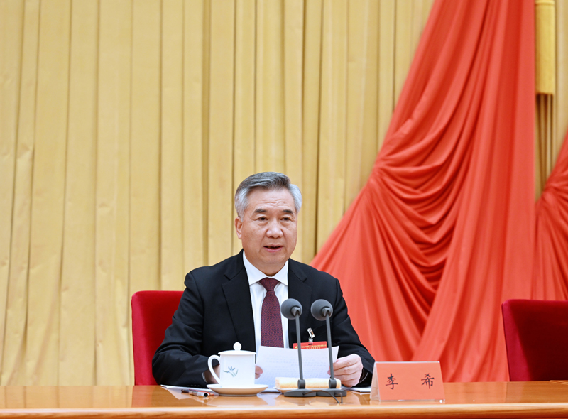 1月9日，中國共產(chǎn)黨第二十屆中央紀(jì)律檢查委員會第二次全體會議在北京開幕。中共中央政治局常委、中央紀(jì)律檢查委員會書記李希代表中央紀(jì)律檢查委員會常務(wù)委員會作題為《深入學(xué)習(xí)貫徹黨的二十大精神，在新征程上堅定不移推進(jìn)全面從嚴(yán)治黨》的工作報告。